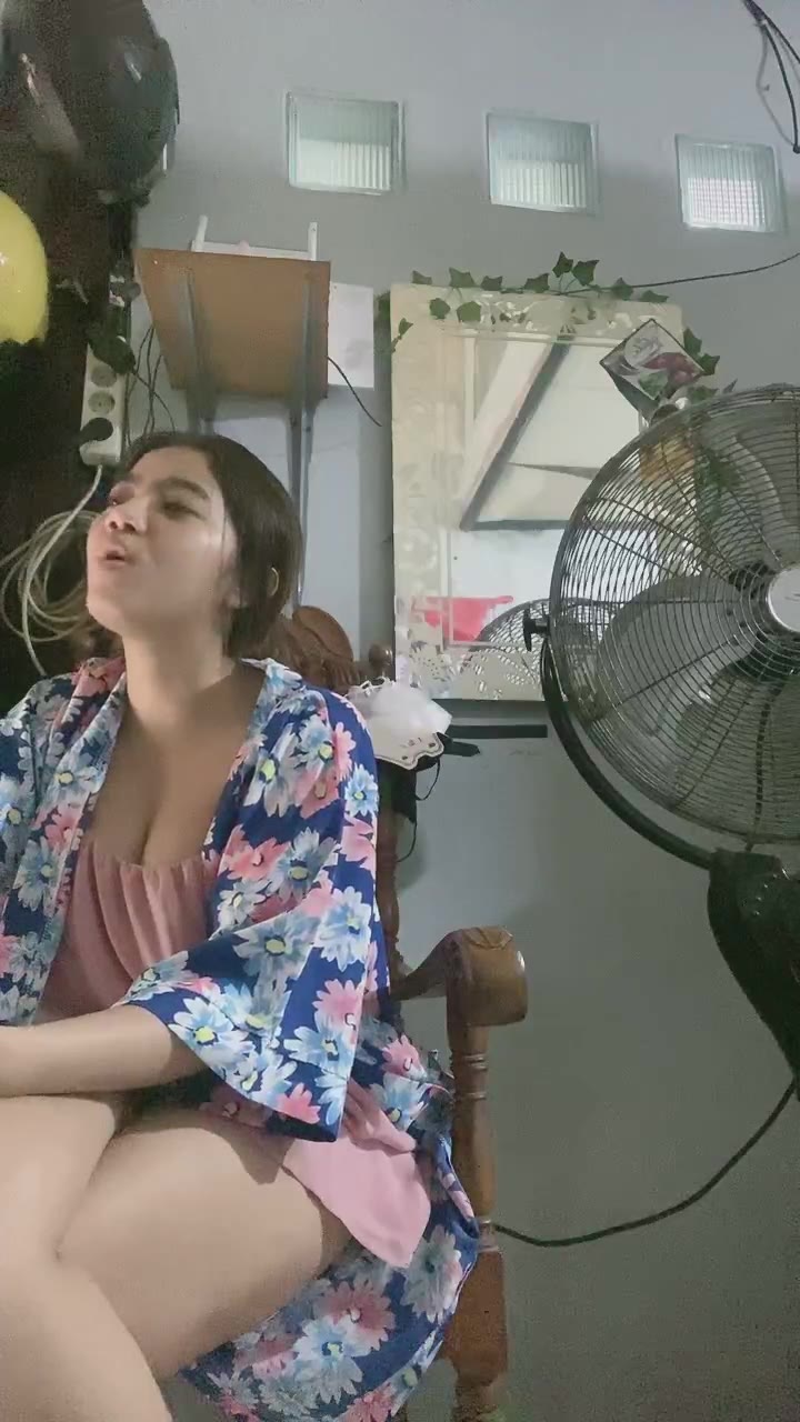 Keliatan Pulen Asli Belahan Dada Pane ID 64579347 Mango